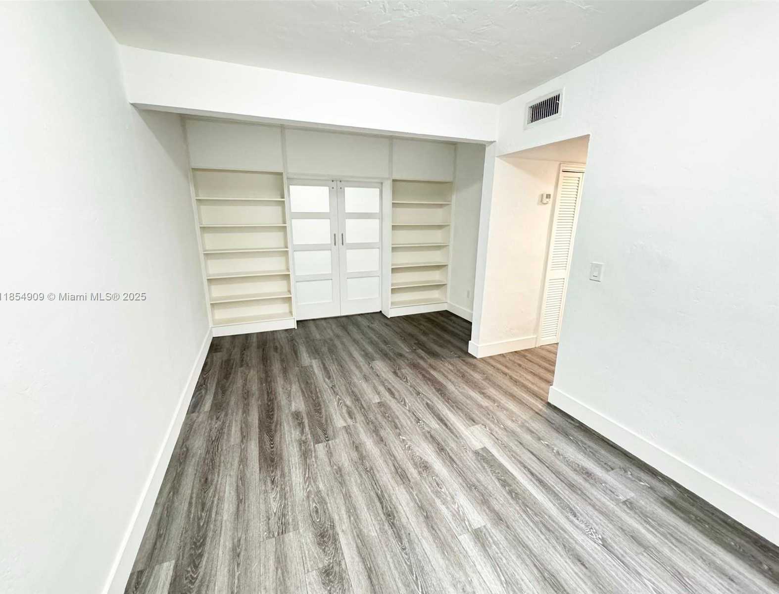 Small Image of 7435 BYRON AVE #07, Miami Beach Number 6
