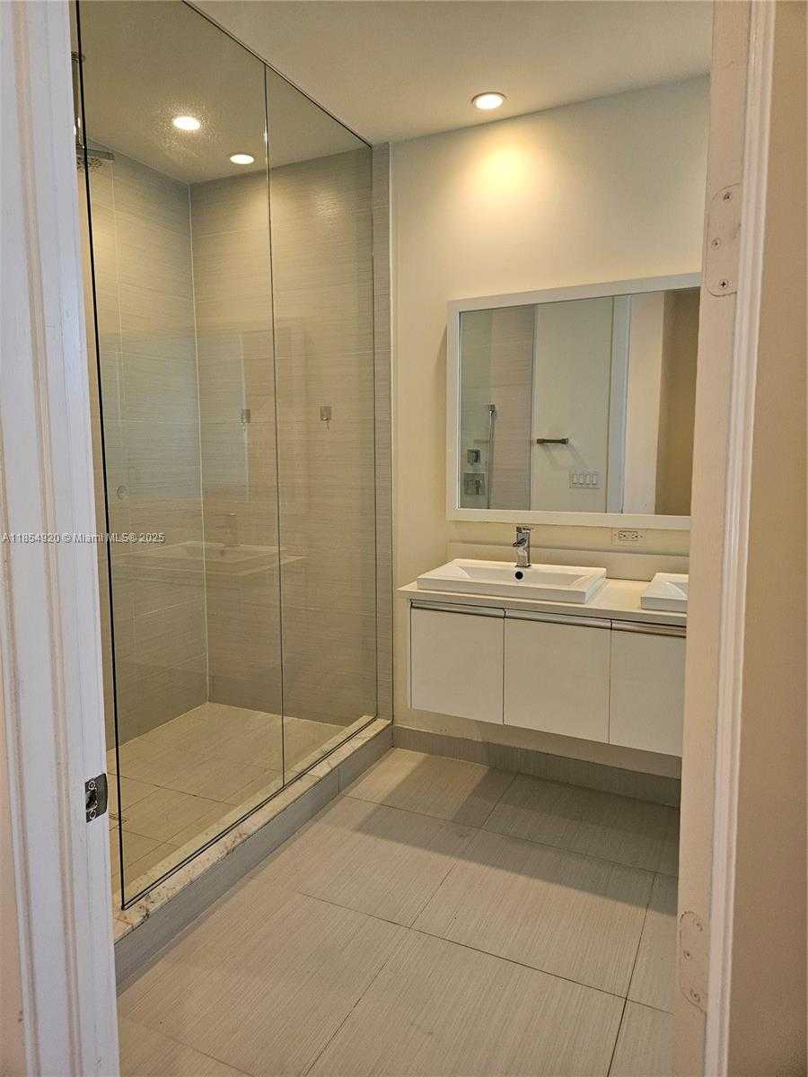 Small Image of 6670 NORTH WEST 105TH CT #6670, Doral Number 13