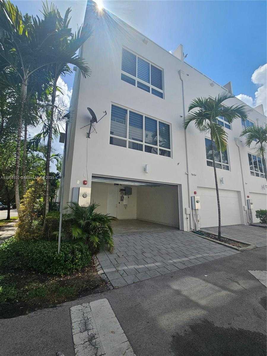 Small Image of 6670 NORTH WEST 105TH CT #6670, Doral Number 2