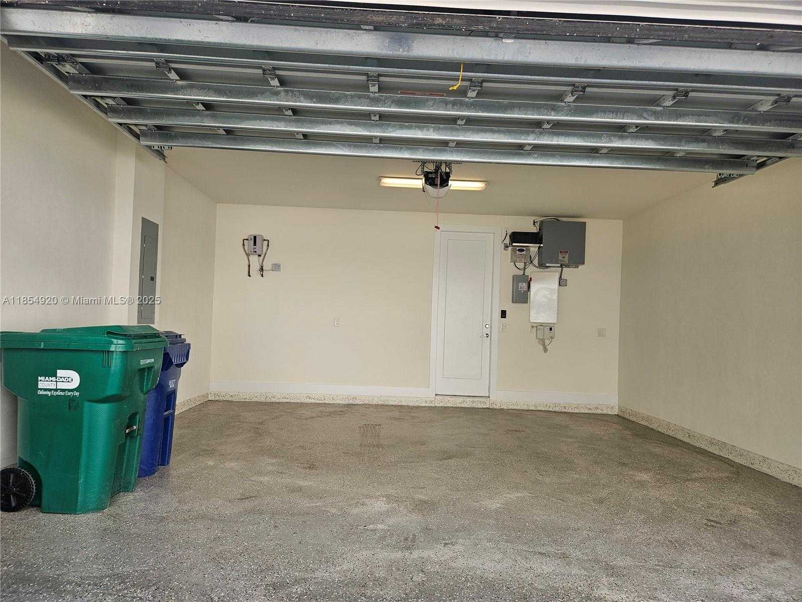 Small Image of 6670 NORTH WEST 105TH CT #6670, Doral Number 3