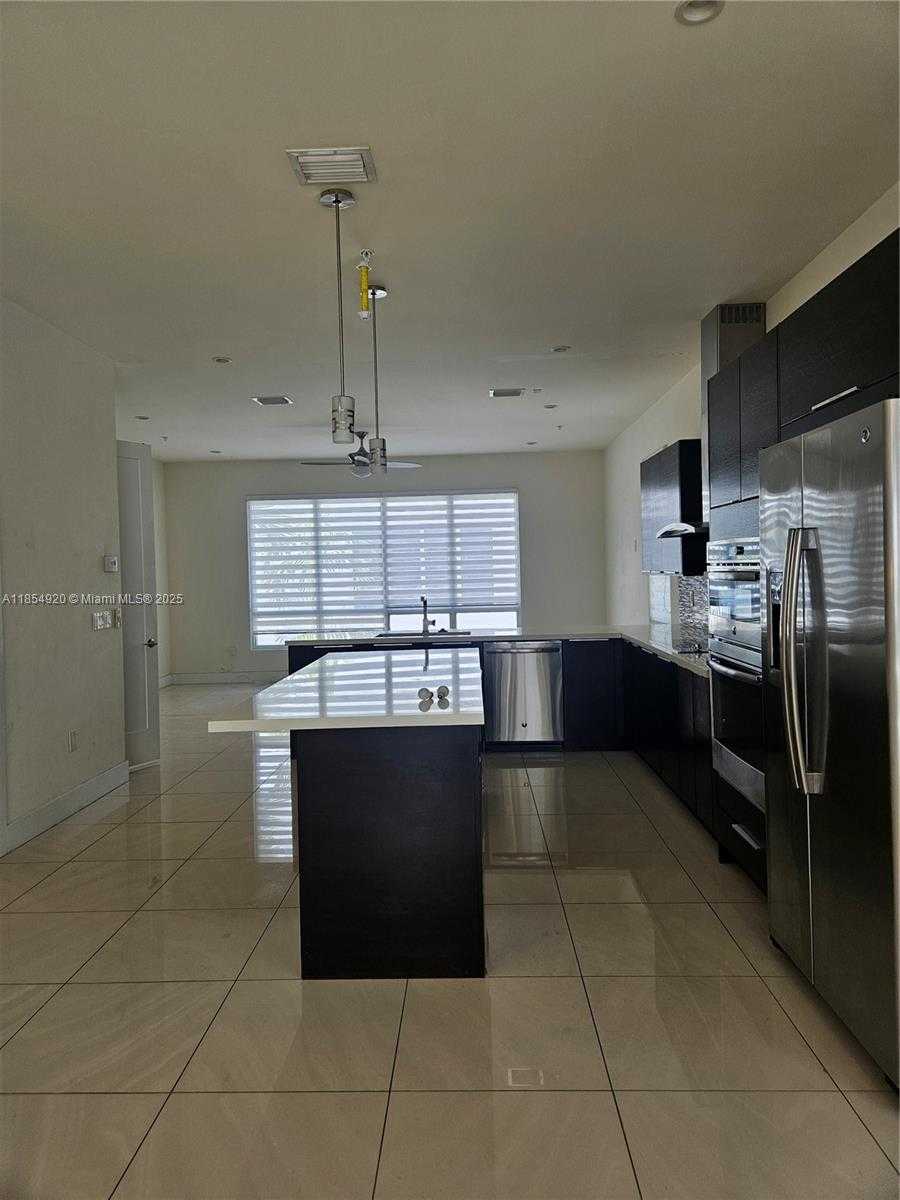 Small Image of 6670 NORTH WEST 105TH CT #6670, Doral Number 4
