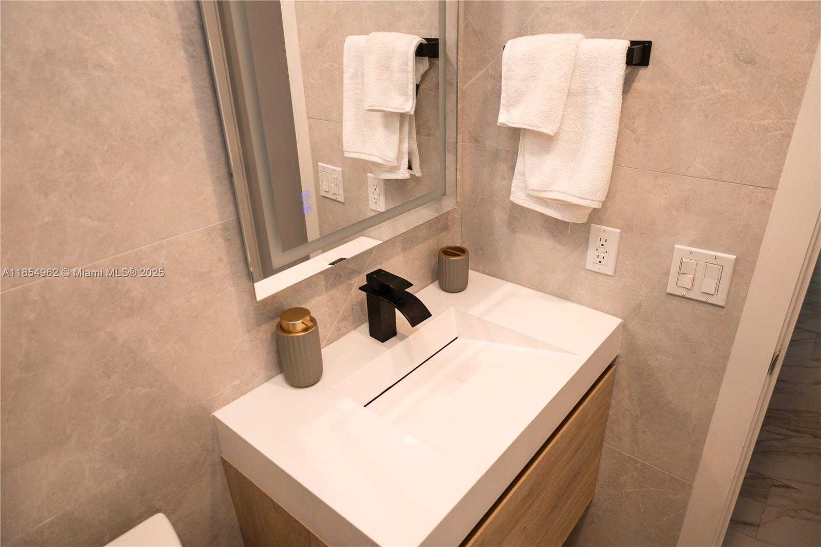Small Image of 224 MERIDIAN AVE #6, Miami Beach Number 9