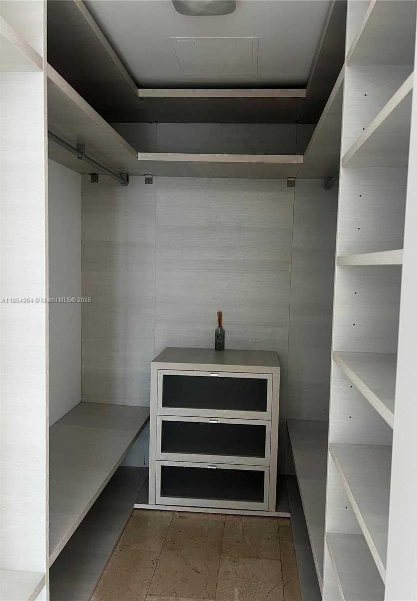 Small Image of 68 SOUTH EAST 6TH ST #3401, Miami Number 15