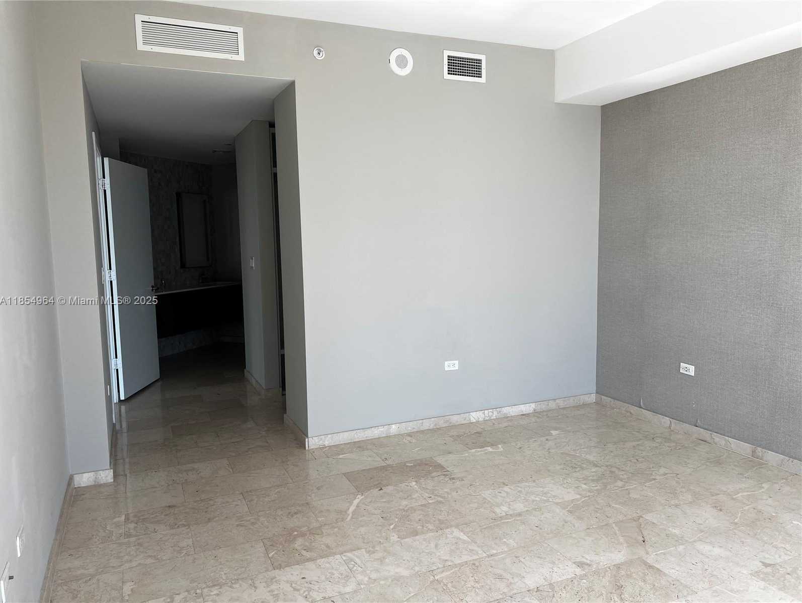 Small Image of 68 SOUTH EAST 6TH ST #3401, Miami Number 16