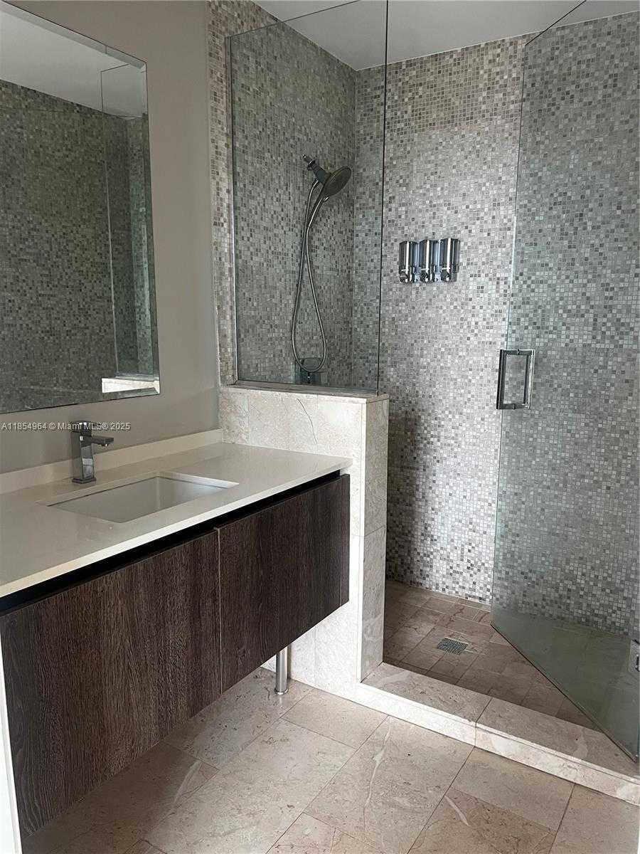Small Image of 68 SOUTH EAST 6TH ST #3401, Miami Number 9