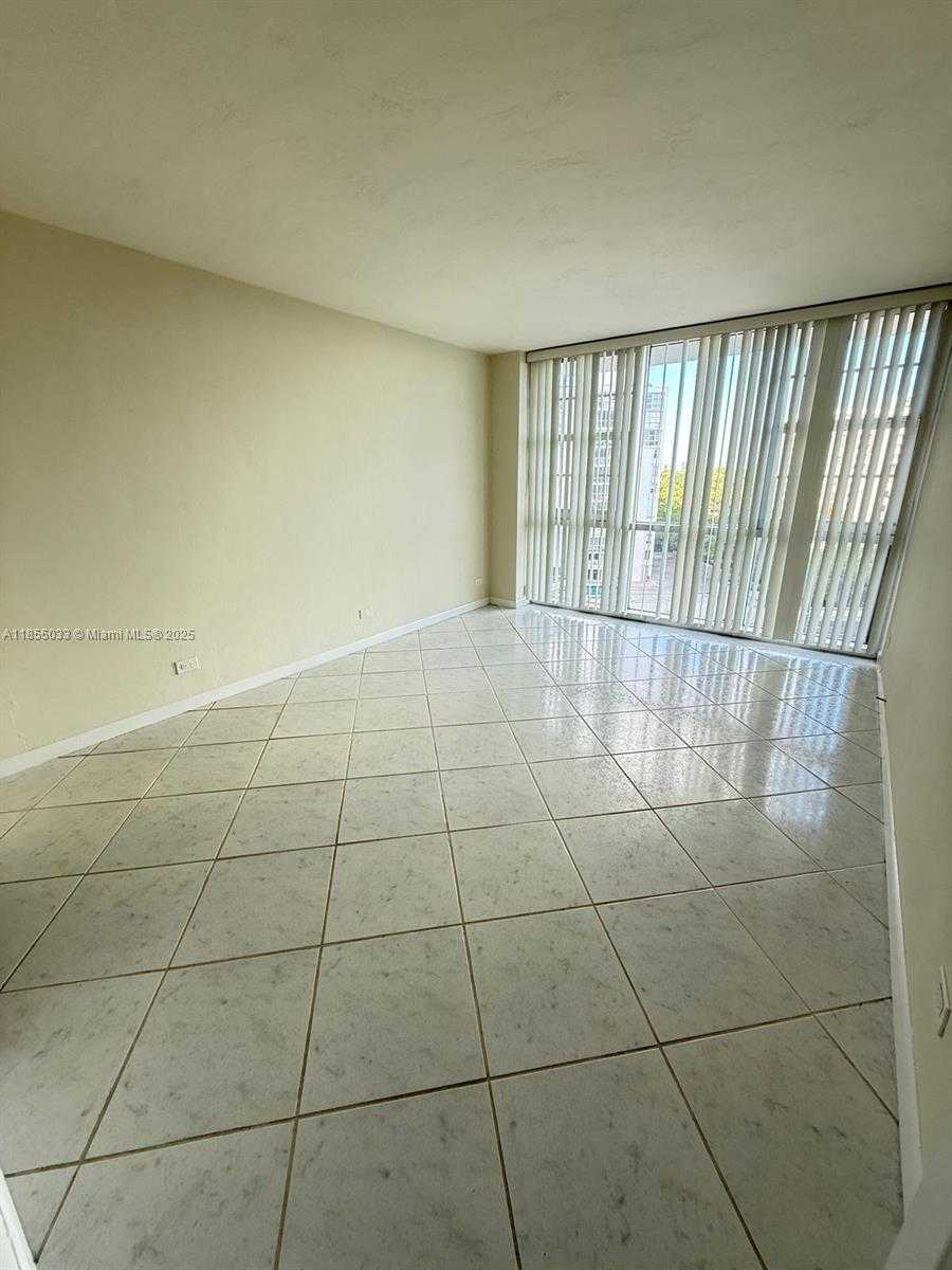 Small Image of 2451 BRICKELL AVE #7L, Miami Number 9