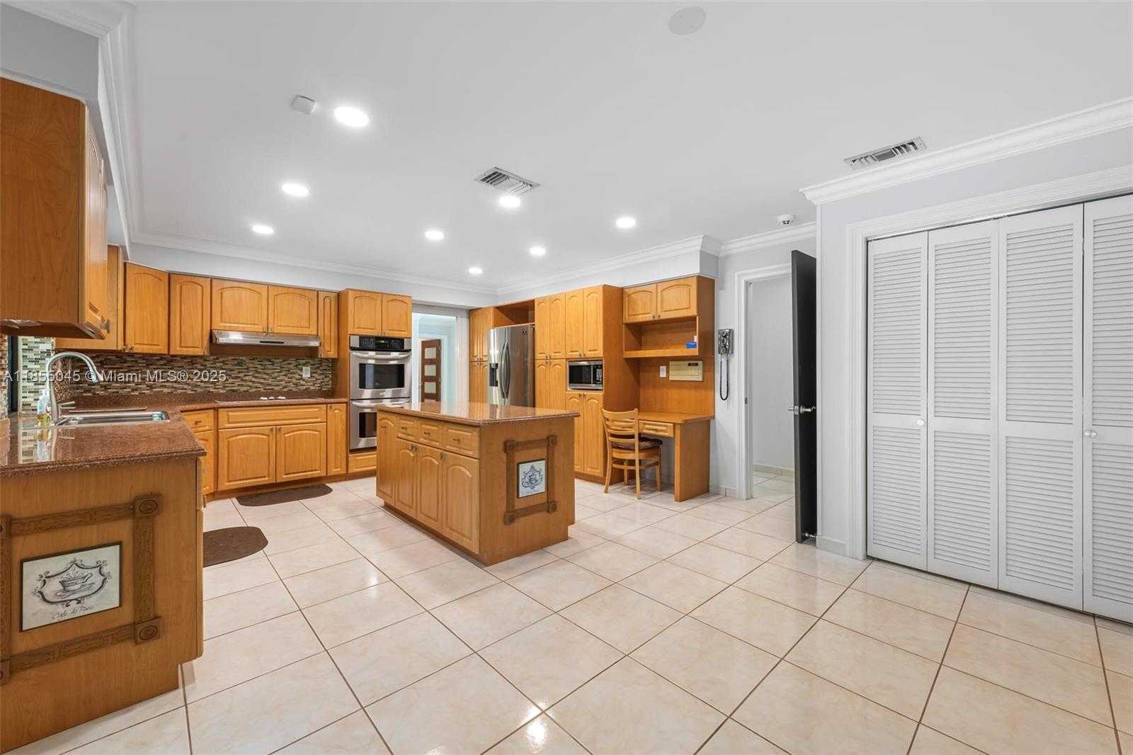 Small Image of 9255 SOUTH WEST 108TH ST, Miami Number 14