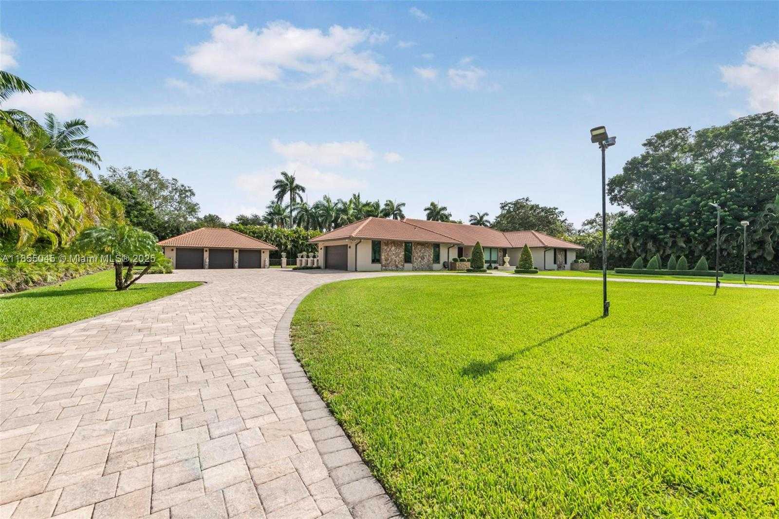 Small Image of 9255 SOUTH WEST 108TH ST, Miami Number 3