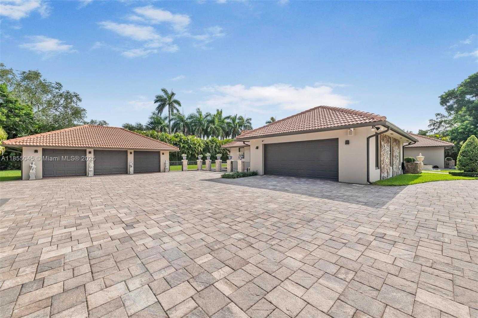Small Image of 9255 SOUTH WEST 108TH ST, Miami Number 4