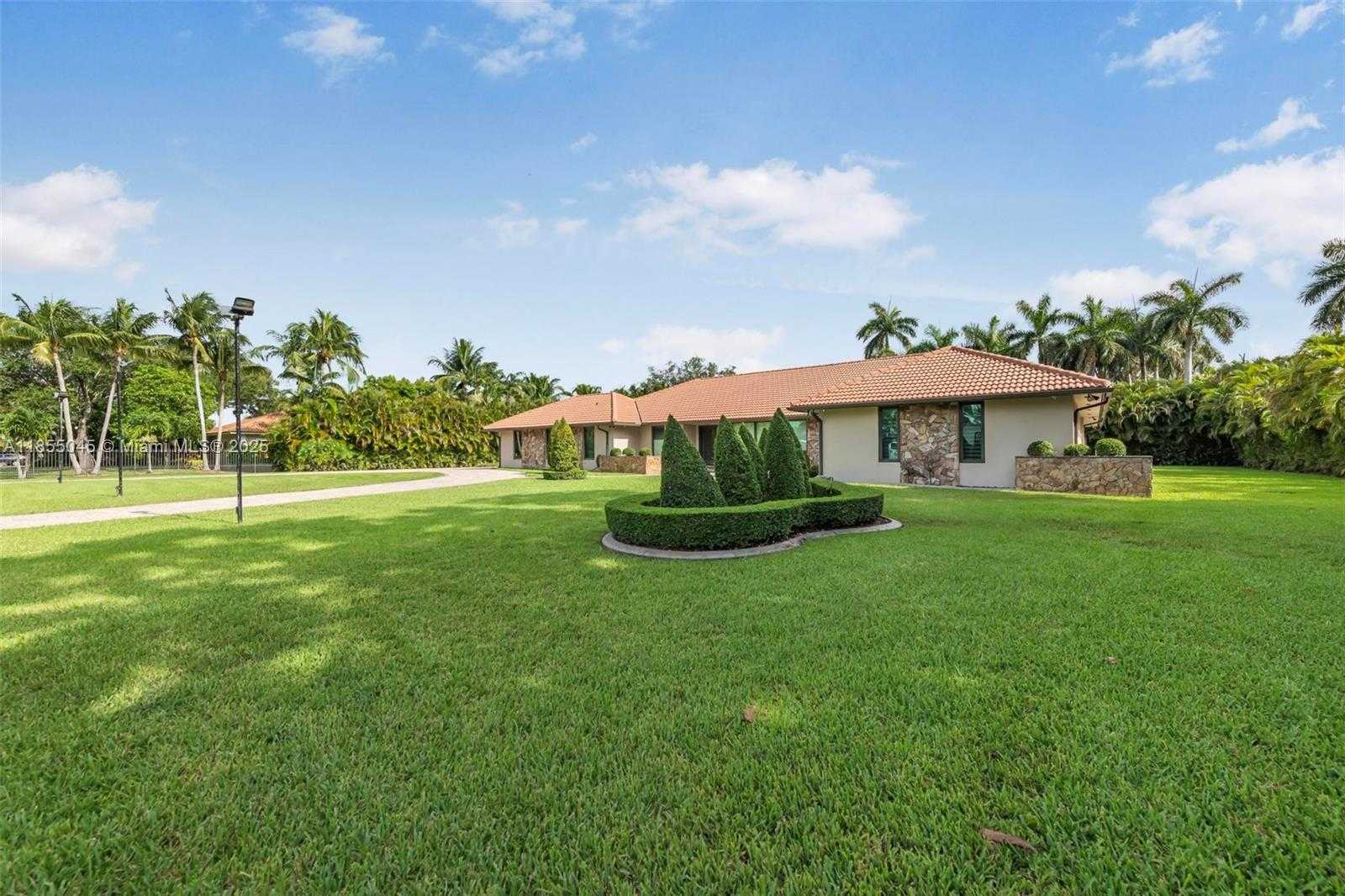 Small Image of 9255 SOUTH WEST 108TH ST, Miami Number 40