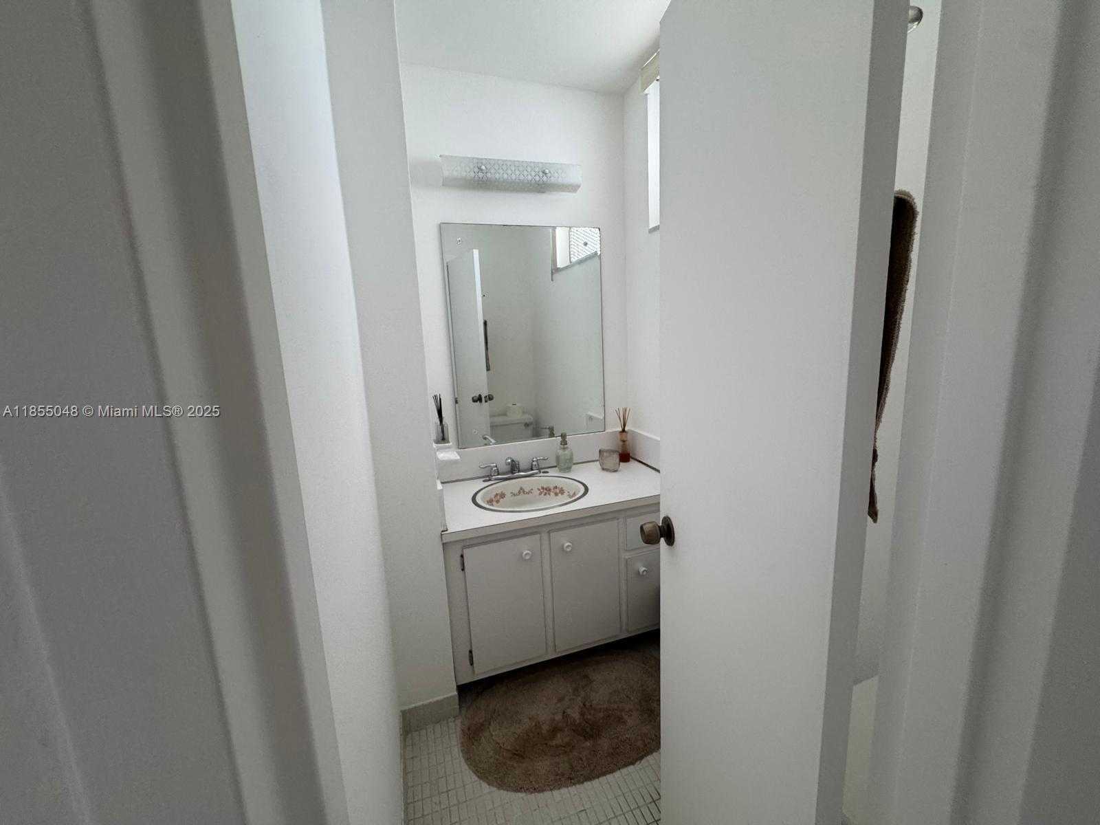 Small Image of 7800 CARLYLE AVE #6C, Miami Beach Number 25
