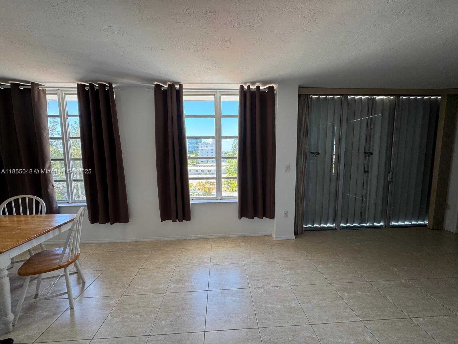 Small Image of 7800 CARLYLE AVE #6C, Miami Beach Number 3