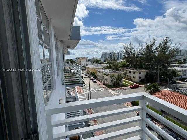 Small Image of 7800 CARLYLE AVE #6C, Miami Beach Number 41