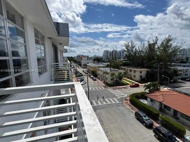 Small Image of 7800 CARLYLE AVE #6C, Miami Beach Number 44