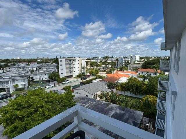 Small Image of 7800 CARLYLE AVE #6C, Miami Beach Number 45