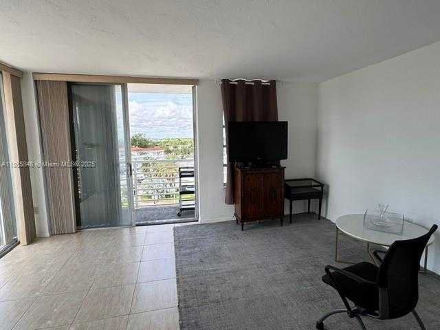 Small Image of 7800 CARLYLE AVE #6C, Miami Beach Number 47