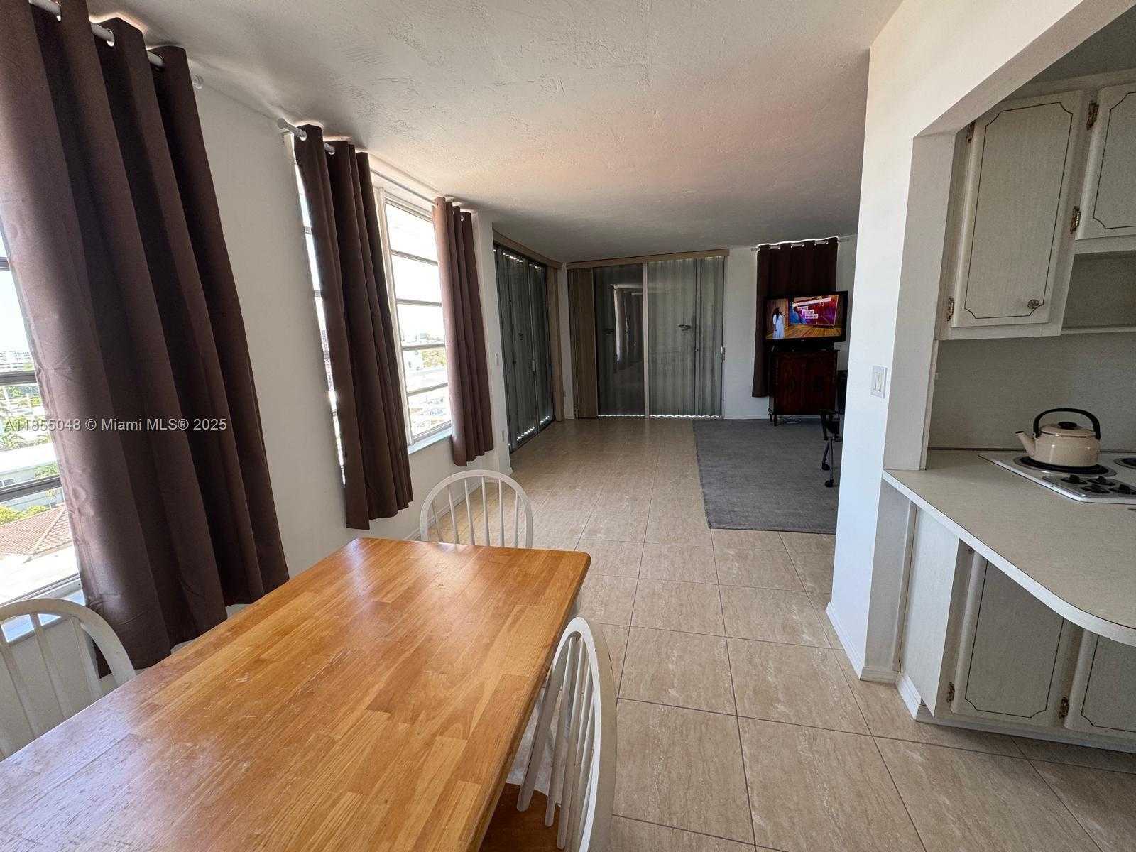 Small Image of 7800 CARLYLE AVE #6C, Miami Beach Number 5