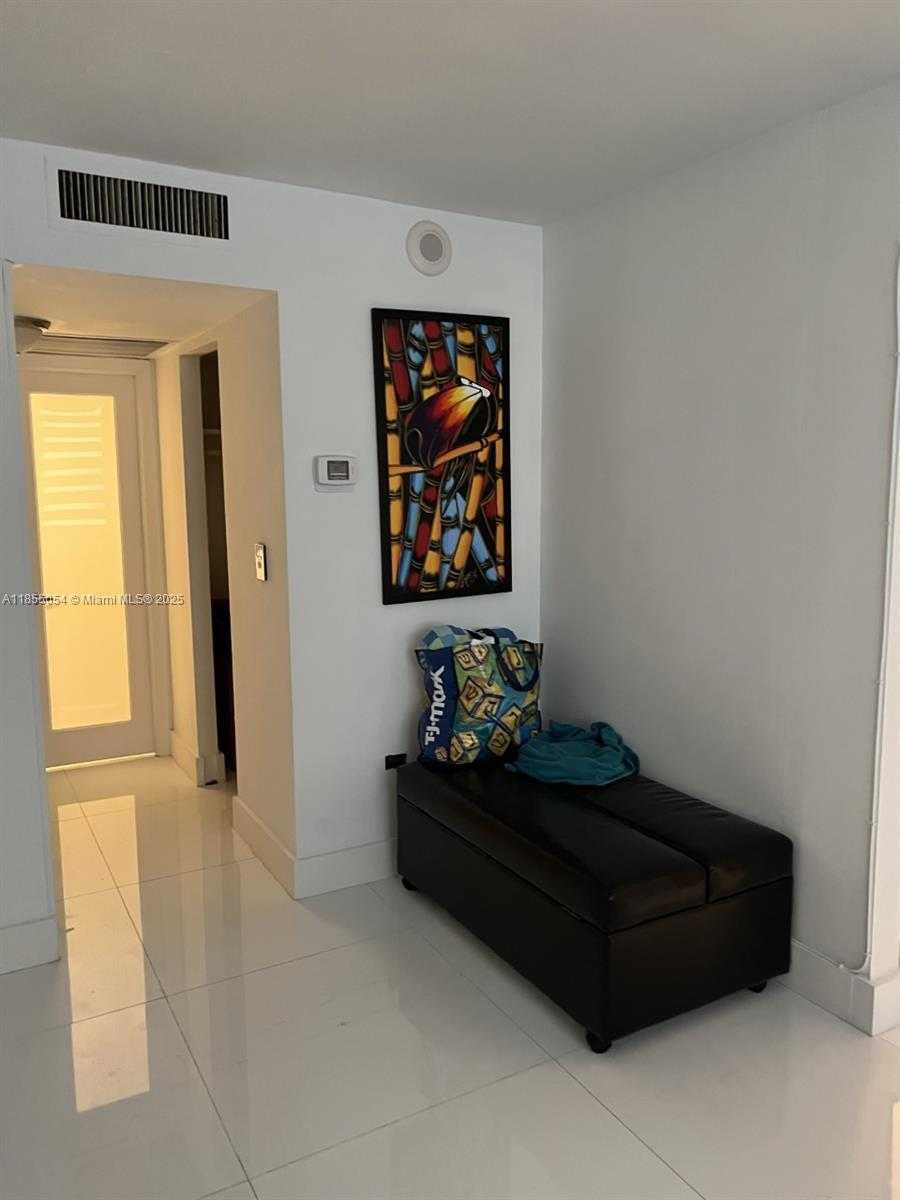 Small Image of 5555 COLLINS AVE #4P, Miami Beach Number 7