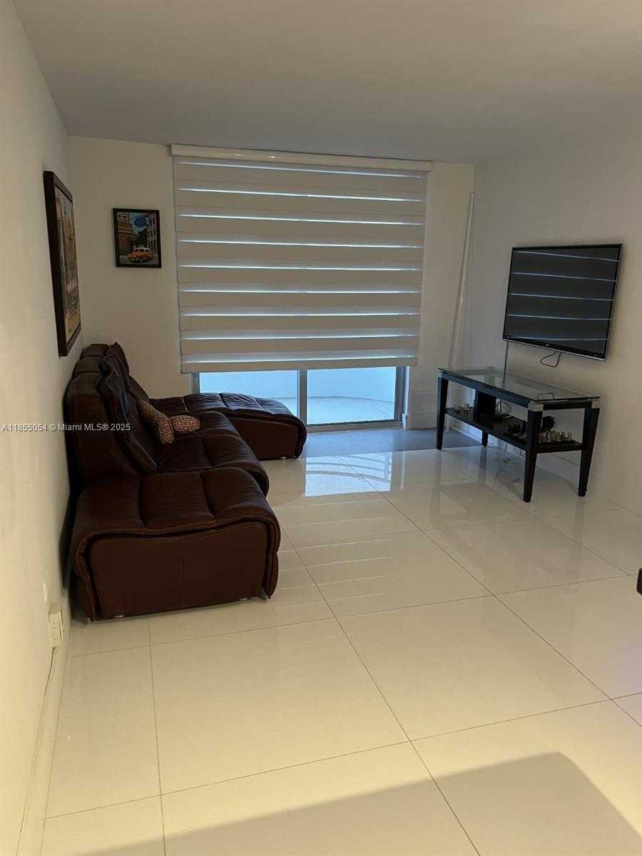 Small Image of 5555 COLLINS AVE #4P, Miami Beach Number 9