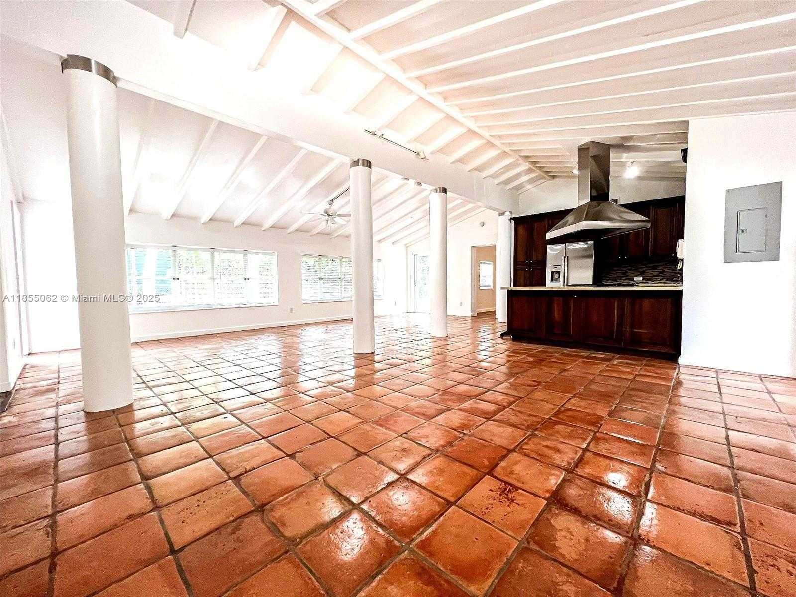 Small Image of 3850 CRAWFORD AVE, Miami Number 13