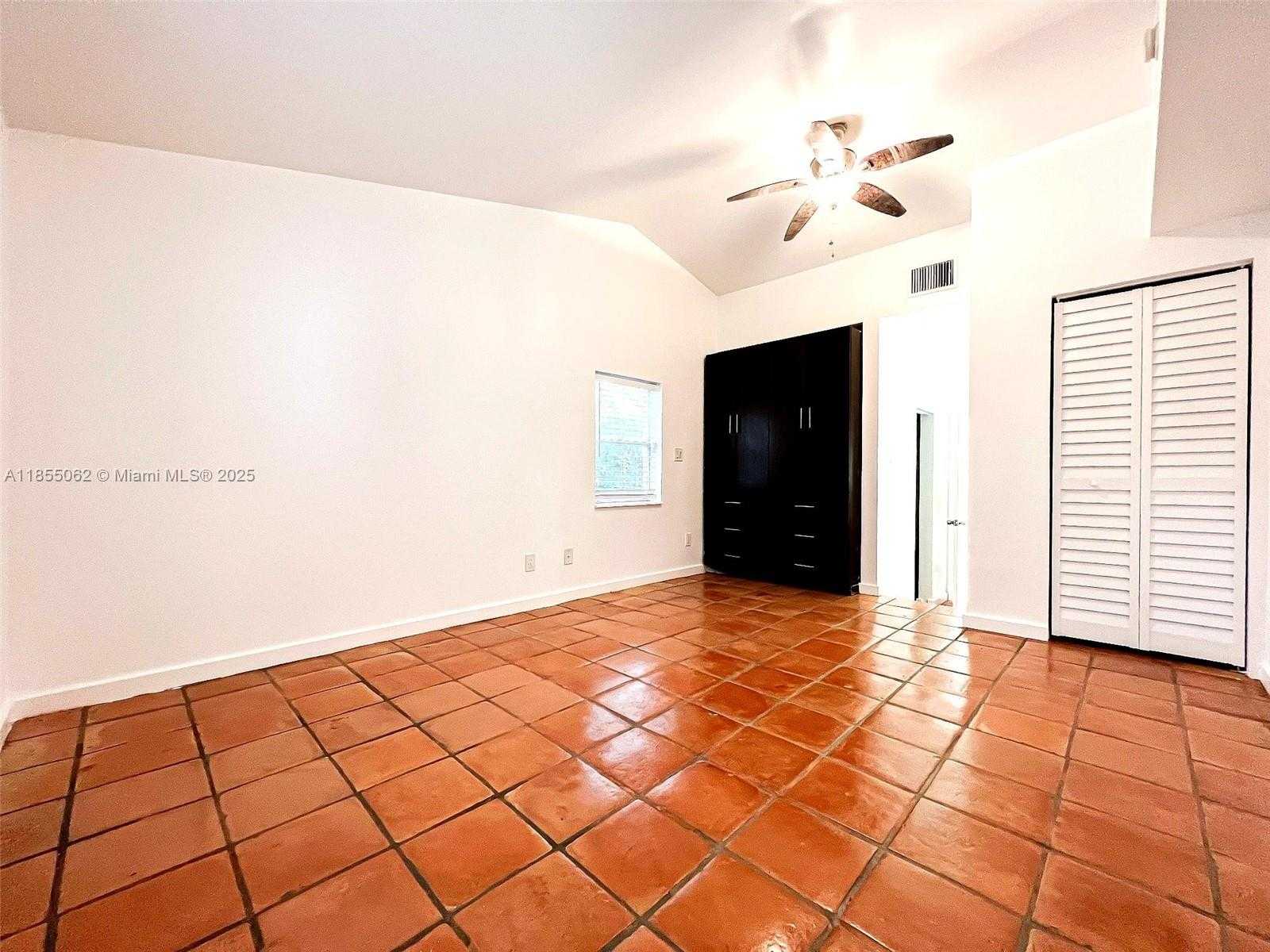 Small Image of 3850 CRAWFORD AVE, Miami Number 17