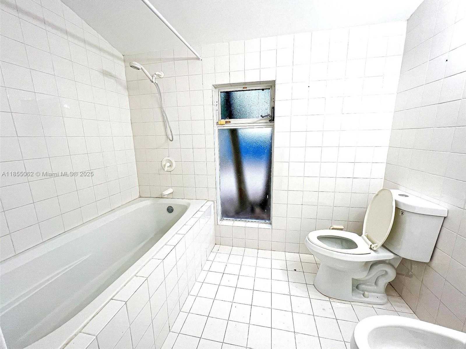 Small Image of 3850 CRAWFORD AVE, Miami Number 4