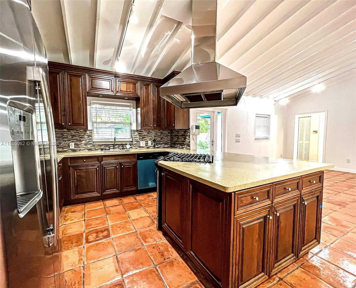 Small Image of 3850 CRAWFORD AVE, Miami Number 7