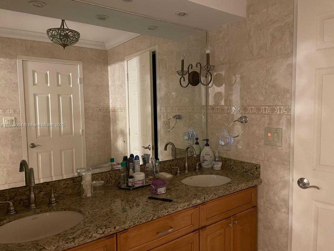 Small Image of 100 BAYVIEW DR #917, Sunny Isles Beach Number 12