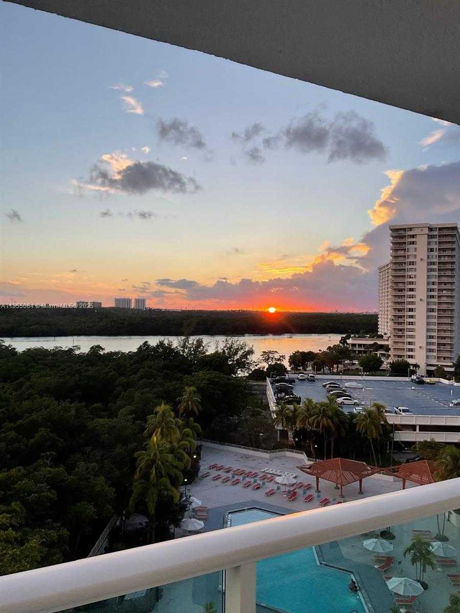 Small Image of 100 BAYVIEW DR #917, Sunny Isles Beach Number 13