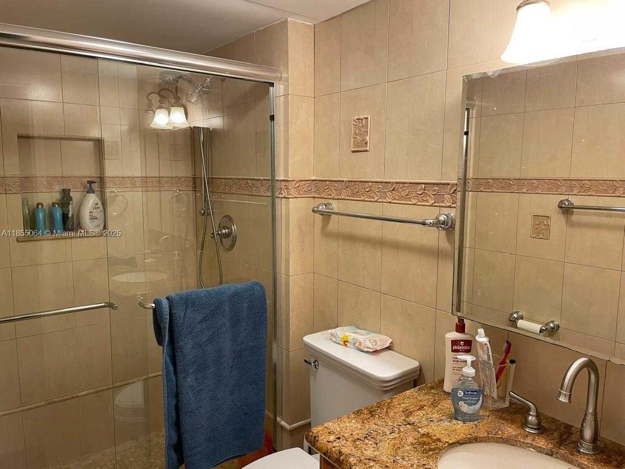 Small Image of 100 BAYVIEW DR #917, Sunny Isles Beach Number 16