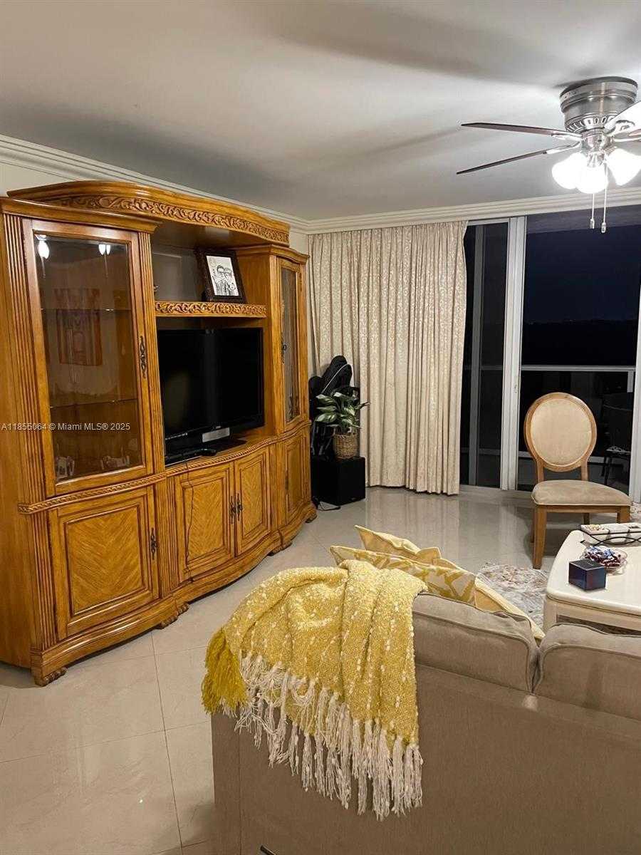 Small Image of 100 BAYVIEW DR #917, Sunny Isles Beach Number 17