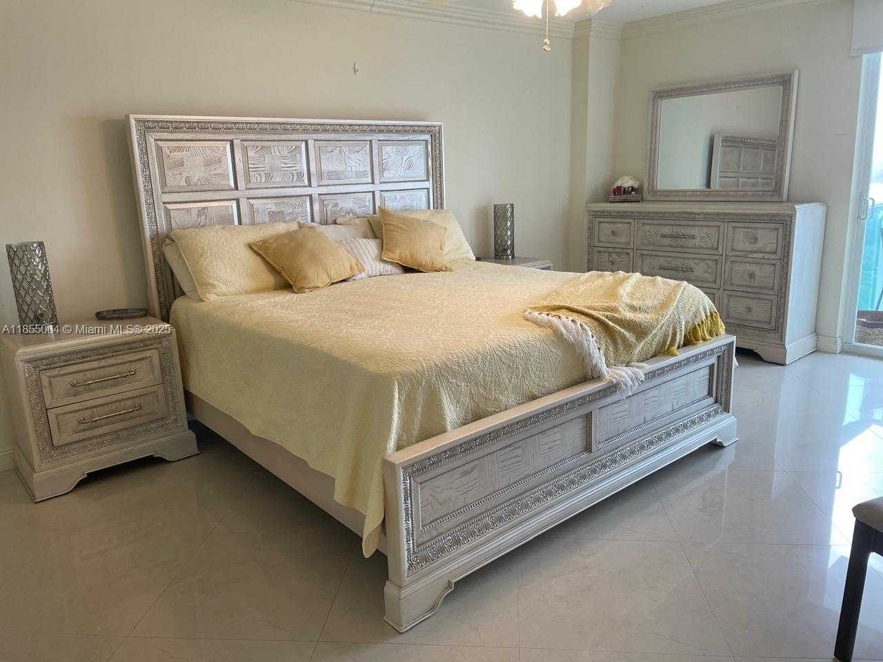 Small Image of 100 BAYVIEW DR #917, Sunny Isles Beach Number 3