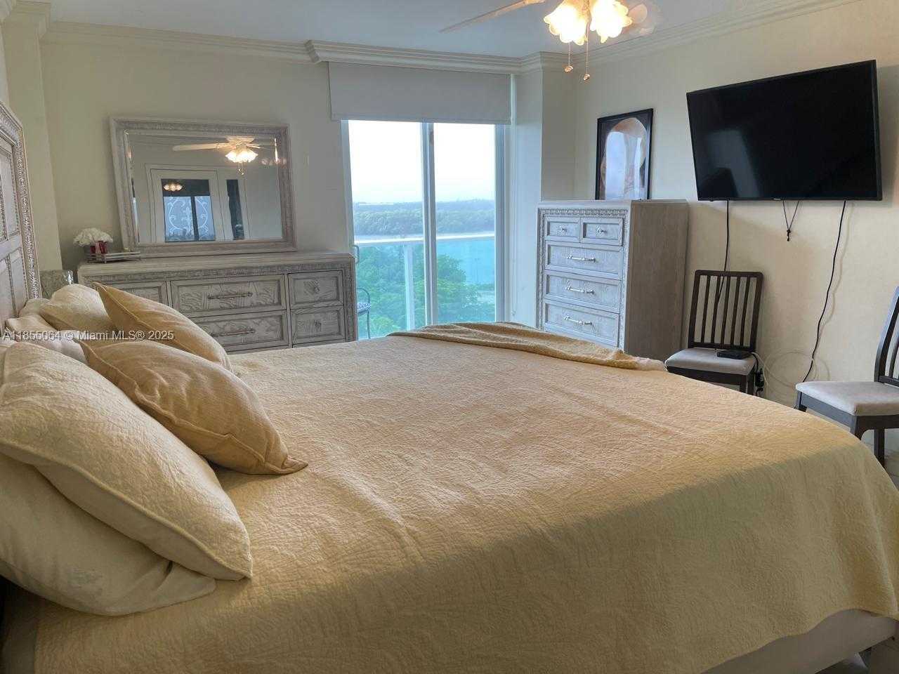 Small Image of 100 BAYVIEW DR #917, Sunny Isles Beach Number 7
