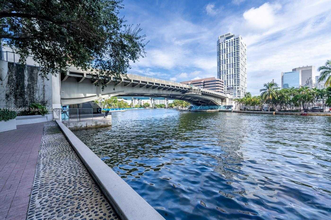Small Image of 185 SOUTH WEST 7TH ST #2808, Miami Number 60