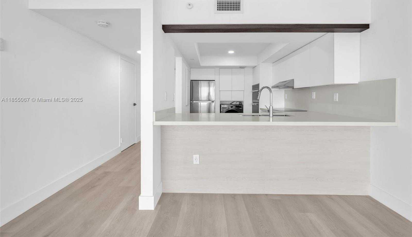 Small Image of Miami Number 10