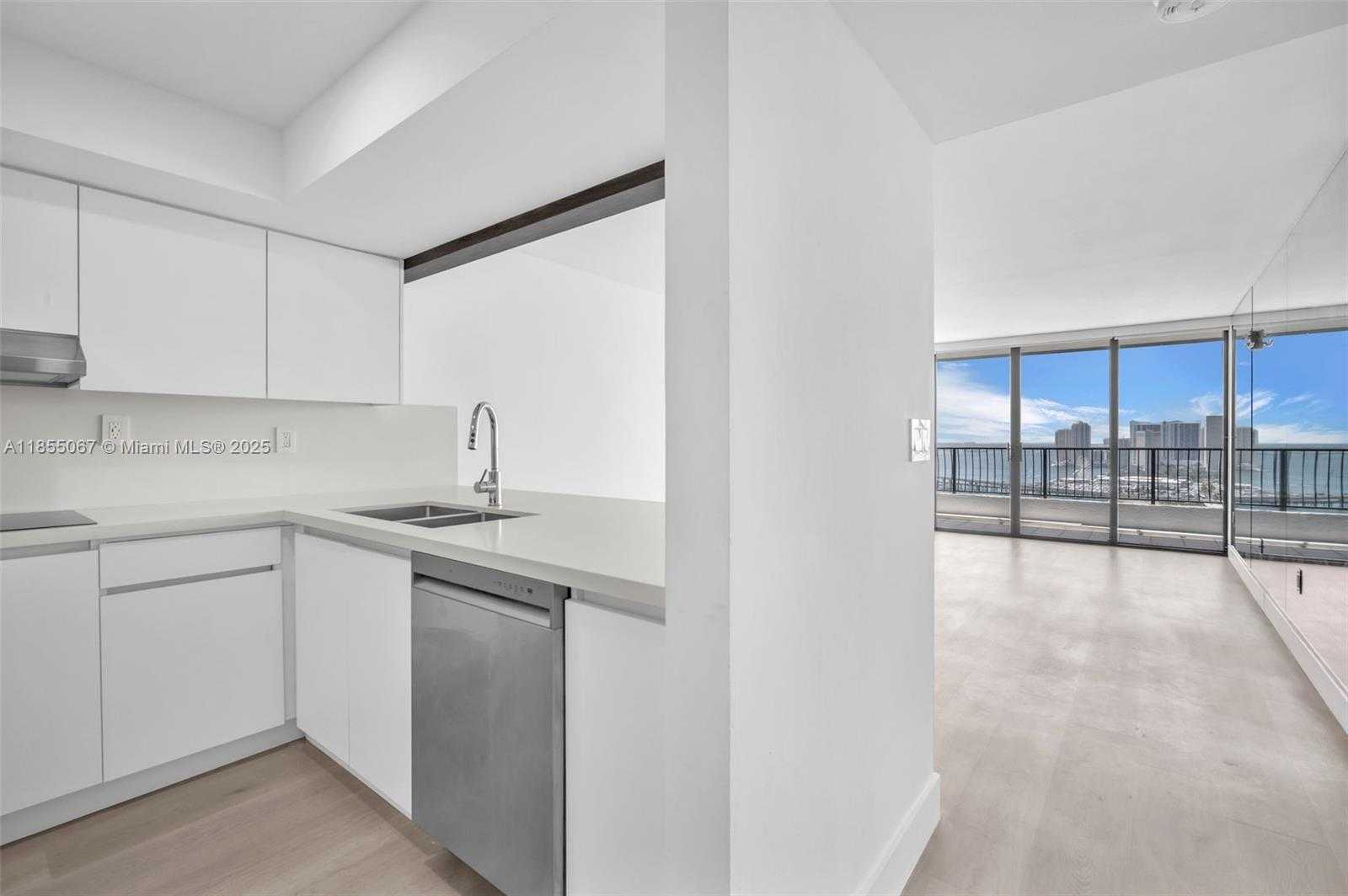 Small Image of Miami Number 5