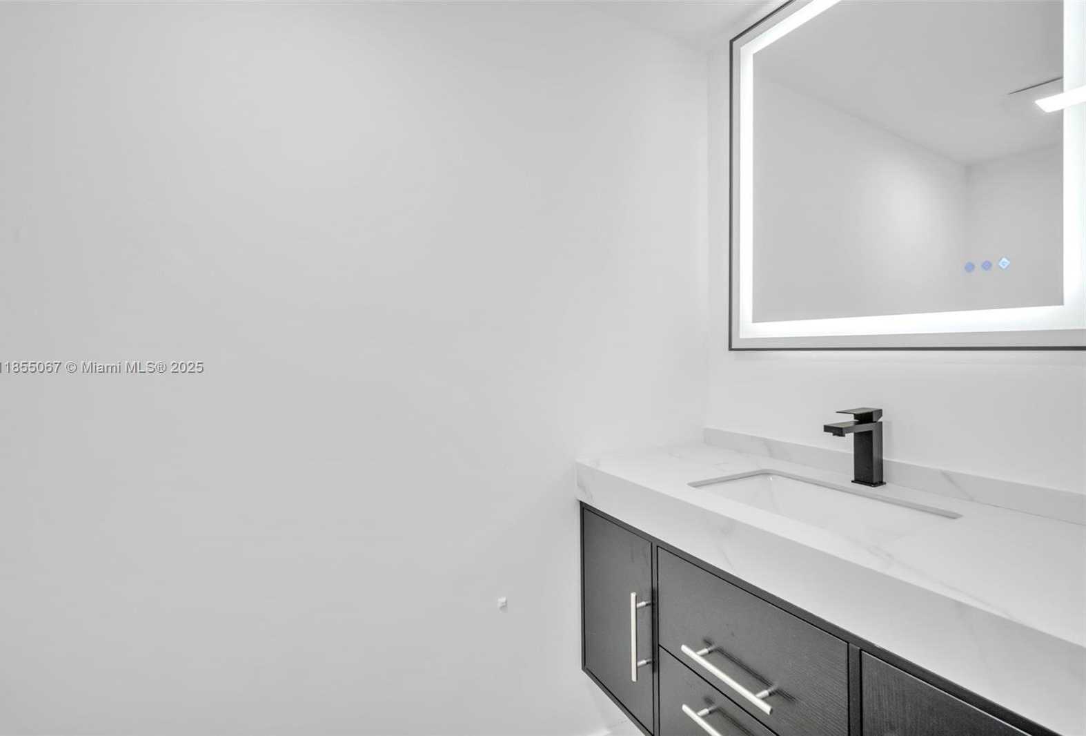 Small Image of Miami Number 6
