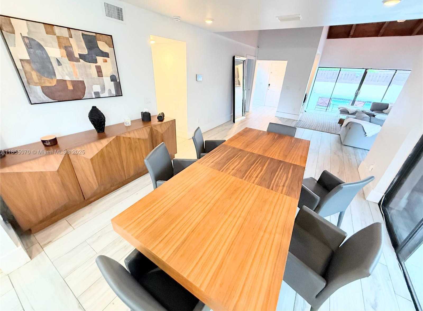 Small Image of 20429 NORTH EAST 10TH CT RD #20429, Miami Number 10