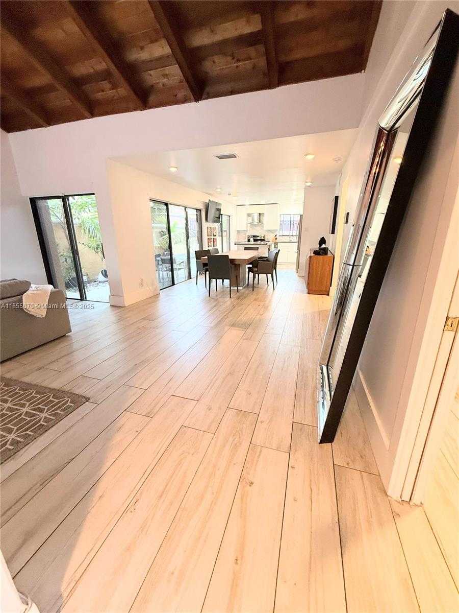 Small Image of 20429 NORTH EAST 10TH CT RD #20429, Miami Number 11