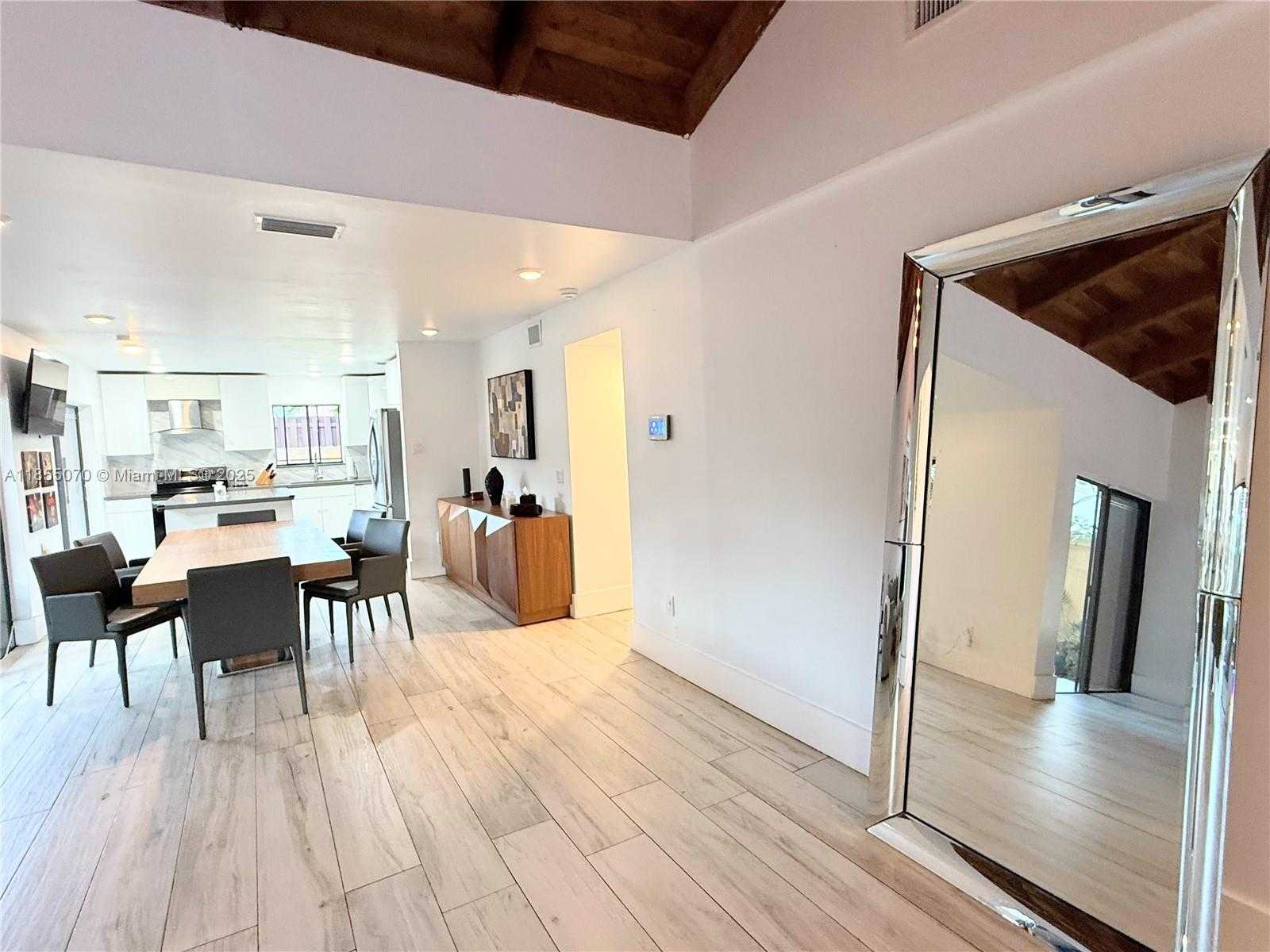 Small Image of 20429 NORTH EAST 10TH CT RD #20429, Miami Number 12