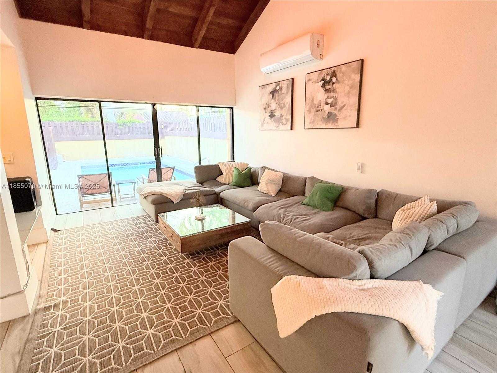 Small Image of 20429 NORTH EAST 10TH CT RD #20429, Miami Number 15