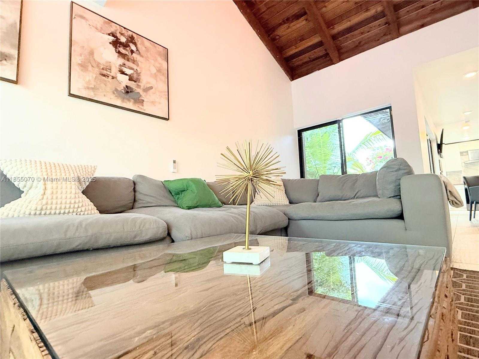Small Image of 20429 NORTH EAST 10TH CT RD #20429, Miami Number 16