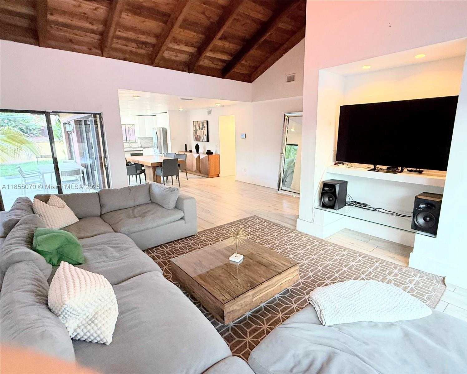 Small Image of 20429 NORTH EAST 10TH CT RD #20429, Miami Number 17