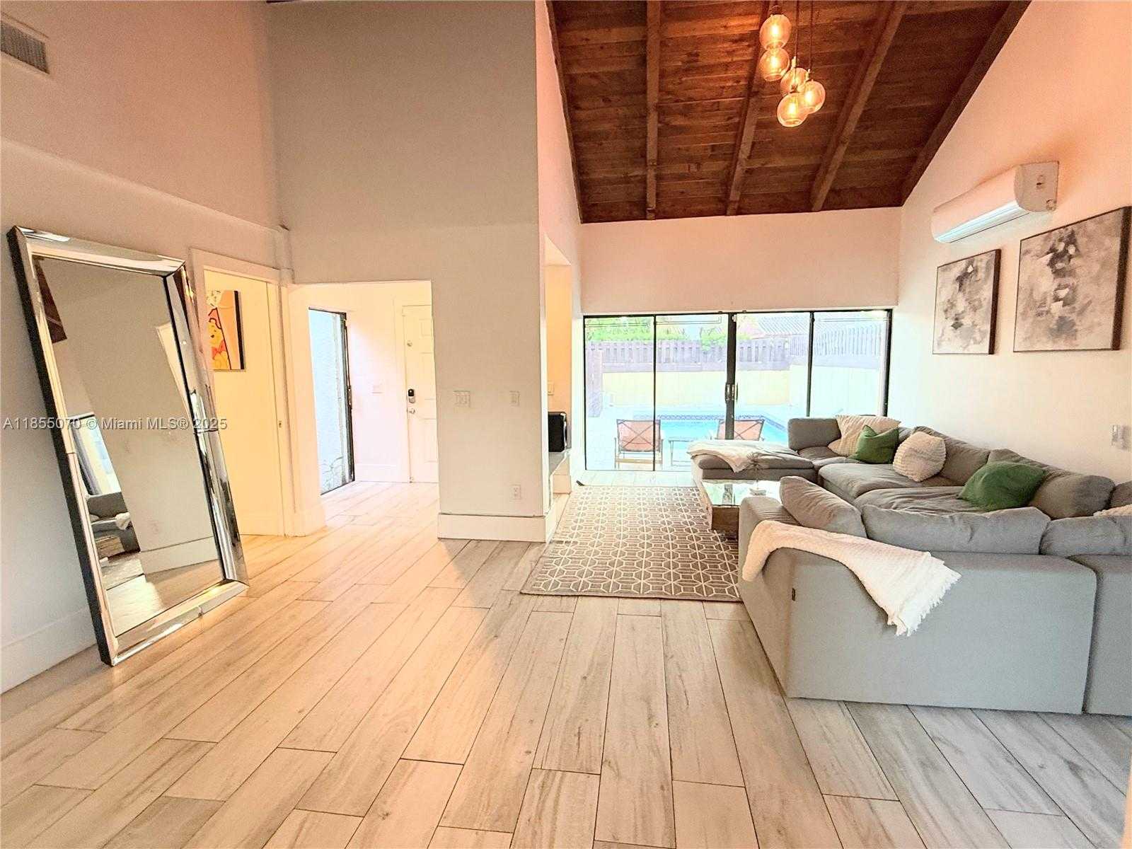 Small Image of 20429 NORTH EAST 10TH CT RD #20429, Miami Number 18