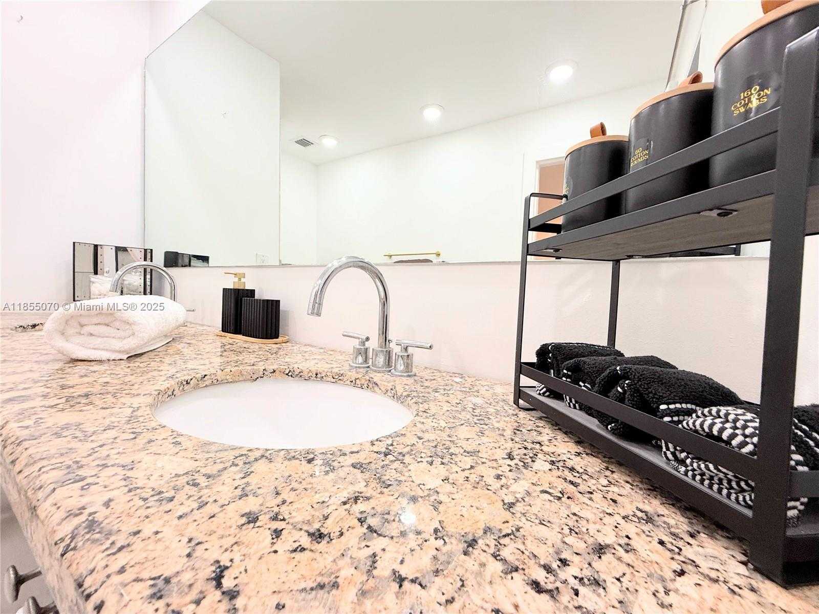 Small Image of 20429 NORTH EAST 10TH CT RD #20429, Miami Number 22