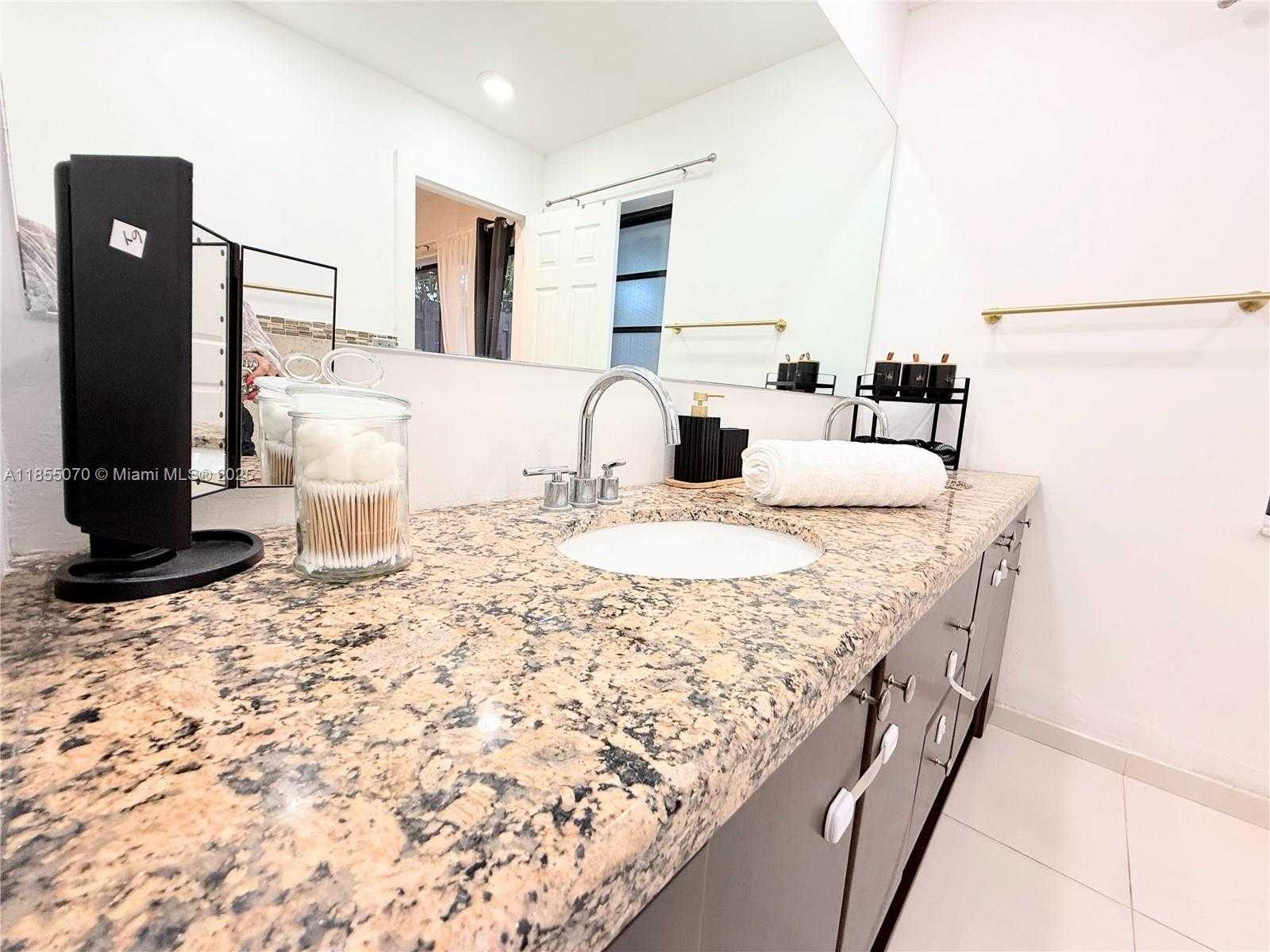 Small Image of 20429 NORTH EAST 10TH CT RD #20429, Miami Number 24
