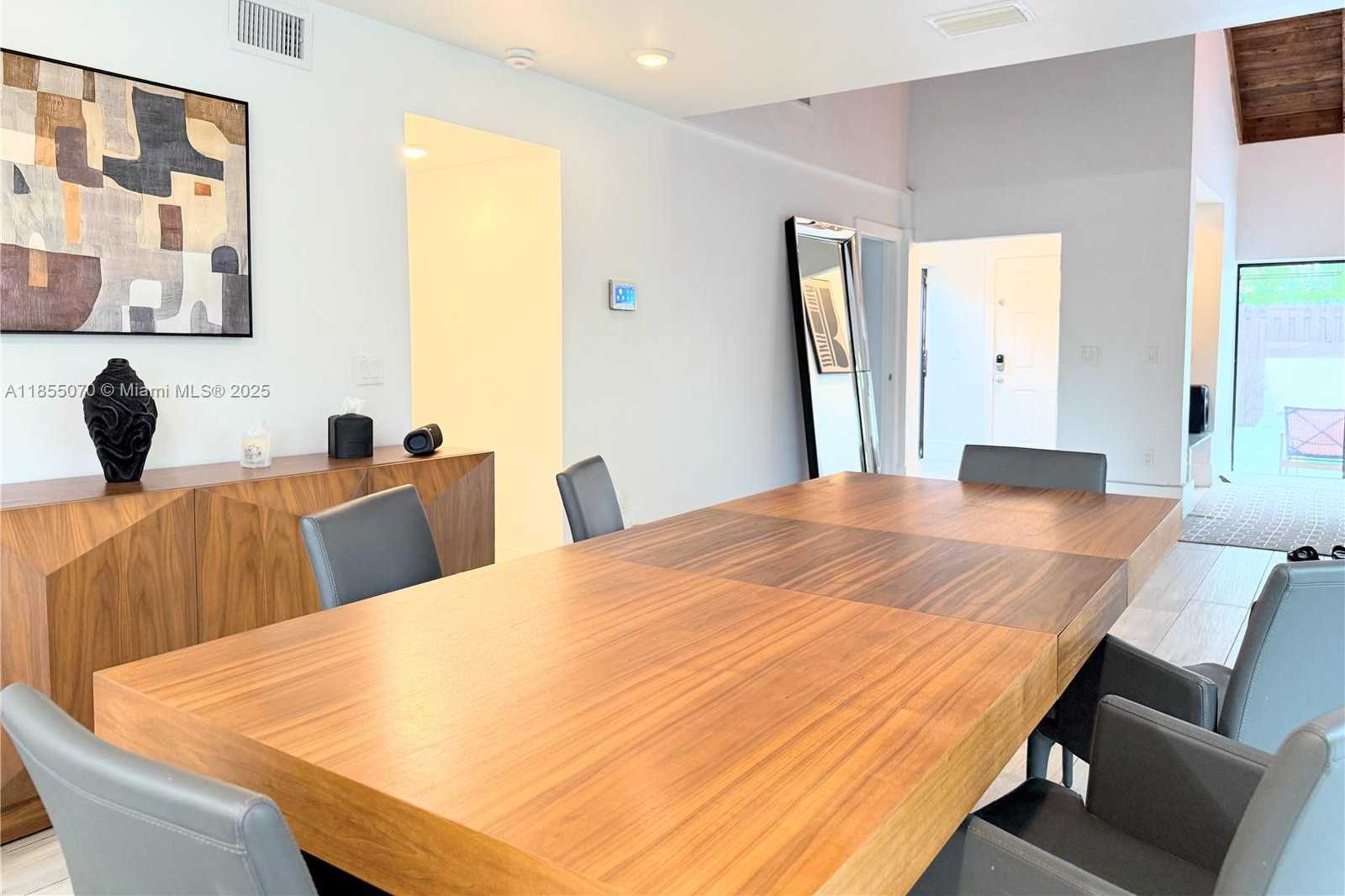 Small Image of 20429 NORTH EAST 10TH CT RD #20429, Miami Number 3