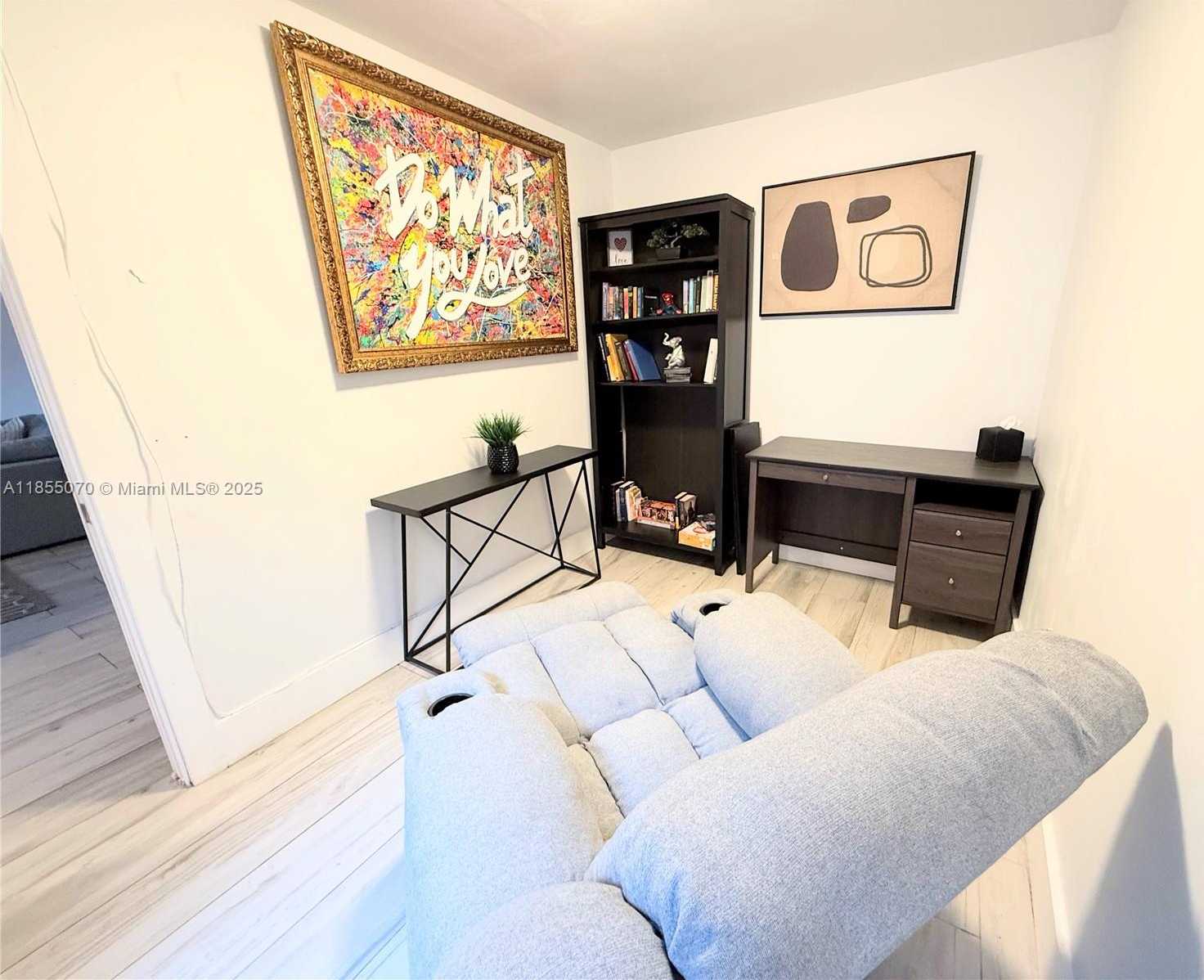 Small Image of 20429 NORTH EAST 10TH CT RD #20429, Miami Number 33