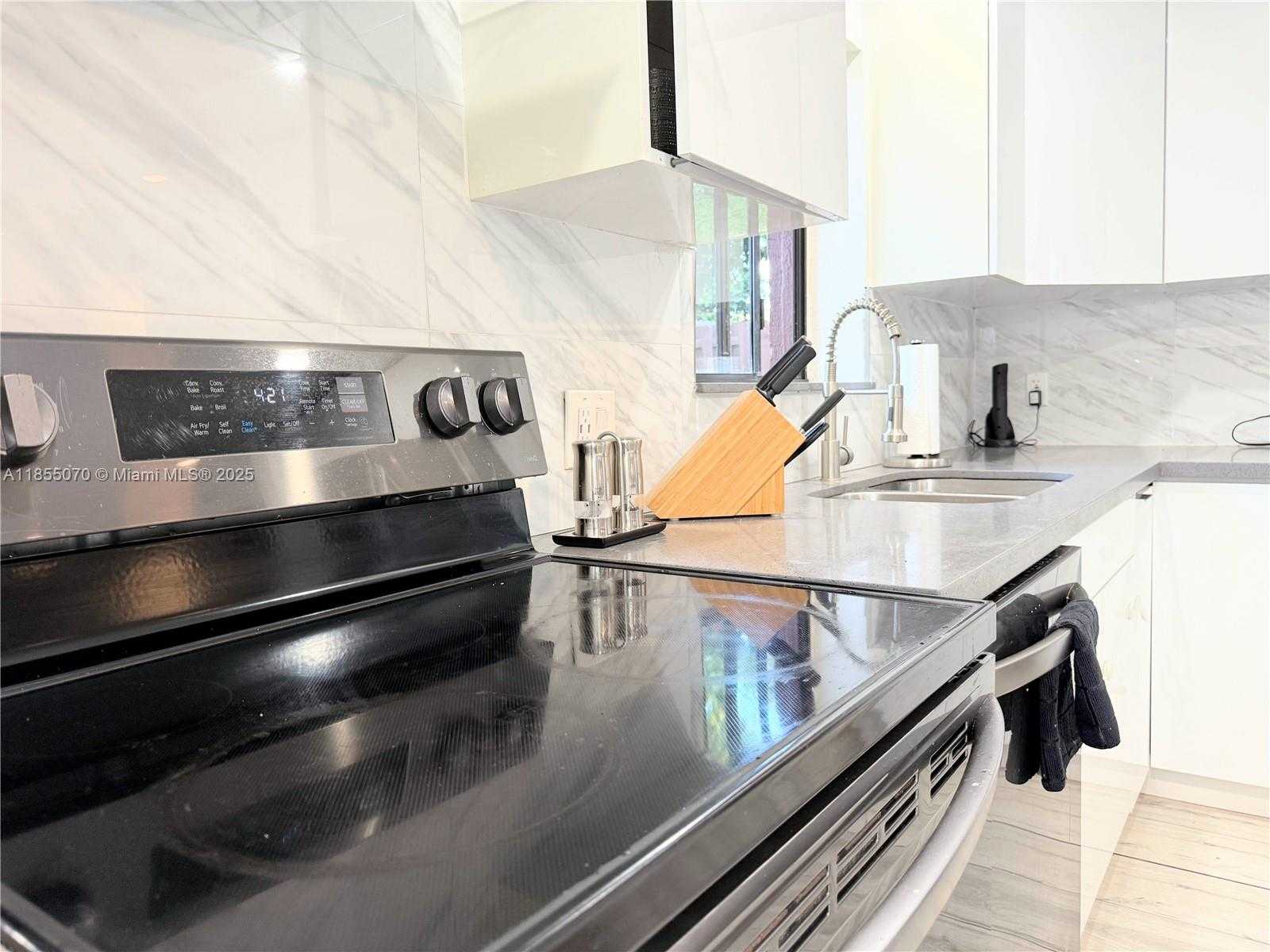 Small Image of 20429 NORTH EAST 10TH CT RD #20429, Miami Number 4