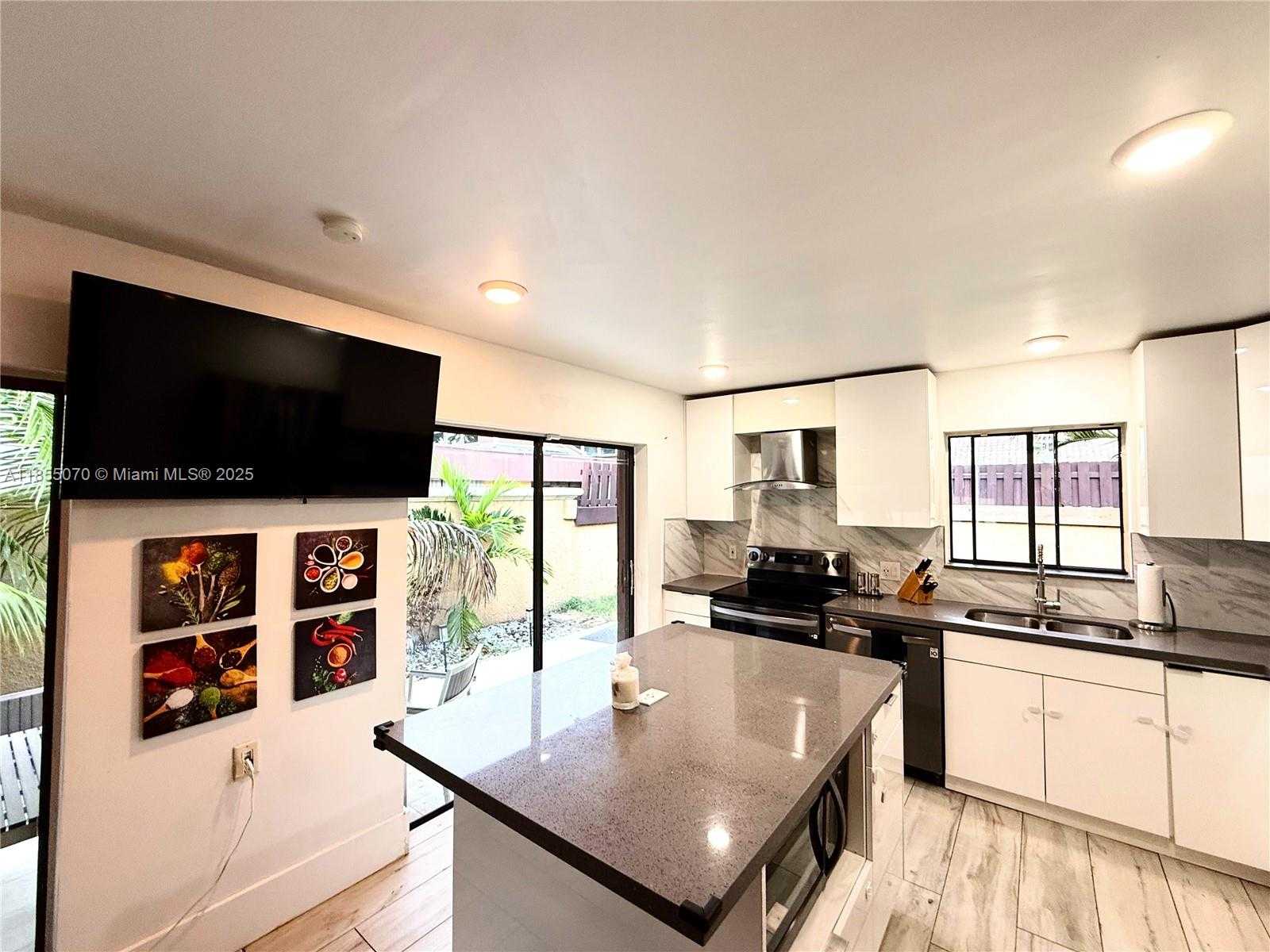 Small Image of 20429 NORTH EAST 10TH CT RD #20429, Miami Number 5